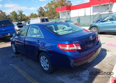 2010 Toyota Camry Le z USA, uszkodzony, nr VIN 4T1BF3EK3AU565190